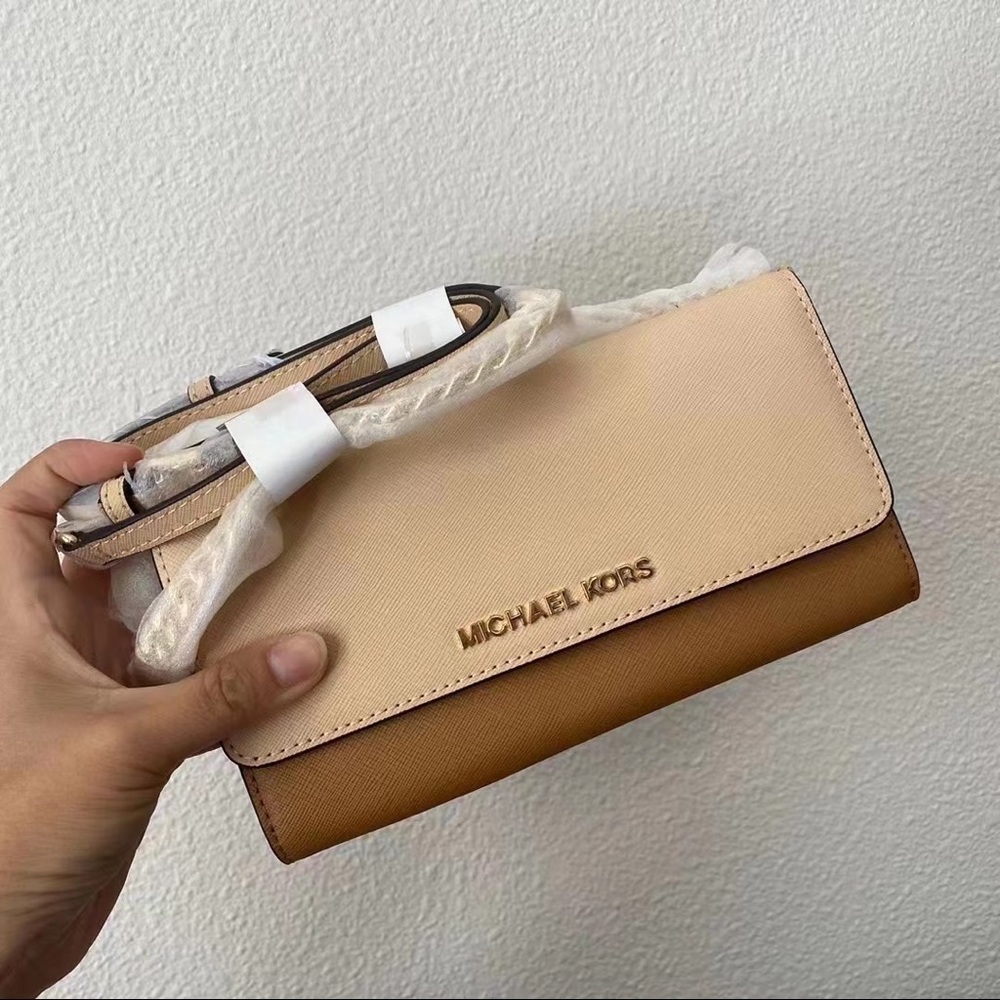 Michael Kors WOC crossbody NWT wallet on chain